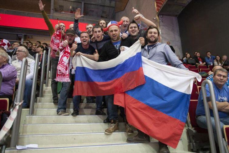 Rosyjscy kibice w Ergo Arenie, podczas niedawnych mistrzostw Europy w piłce ręcznej mężczyzn. Prawdopodobnie skorzystali z dobrodziejstwa Małego Ruchu Granicznego - dziś byłoby to niemożliwe...
