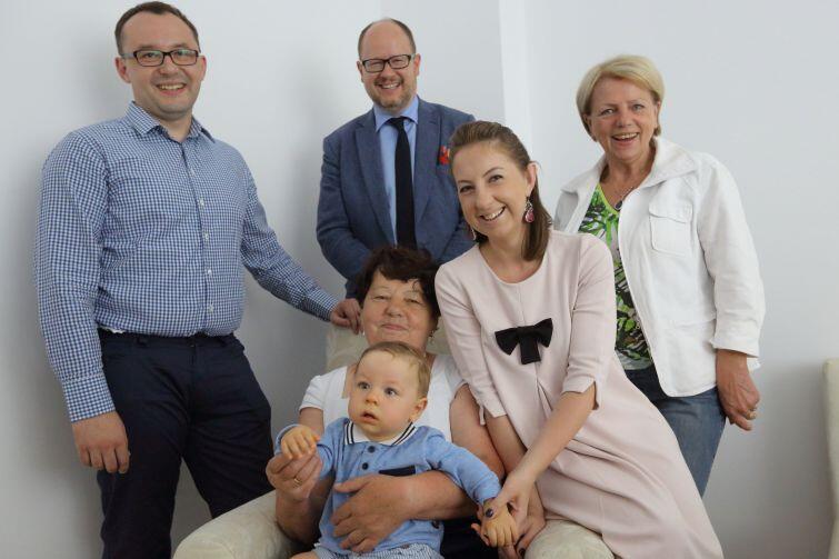 We wtorek repatriantów z Kazachstanu odwiedził prezydent Gdańska Paweł Adamowicz i sekretarz Miasta, Danuta Janczarek (pierwsza z prawej)