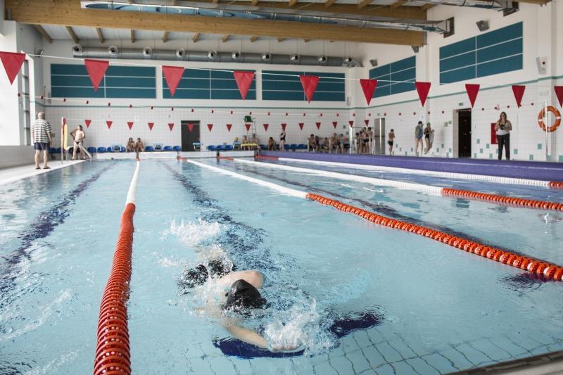 ... takich, jak ten przy Pozytywnej Szkole Podstawowej w Karczemkach, który świetnie nadaje się do nauki pływania i wypoczynku całych rodzin.