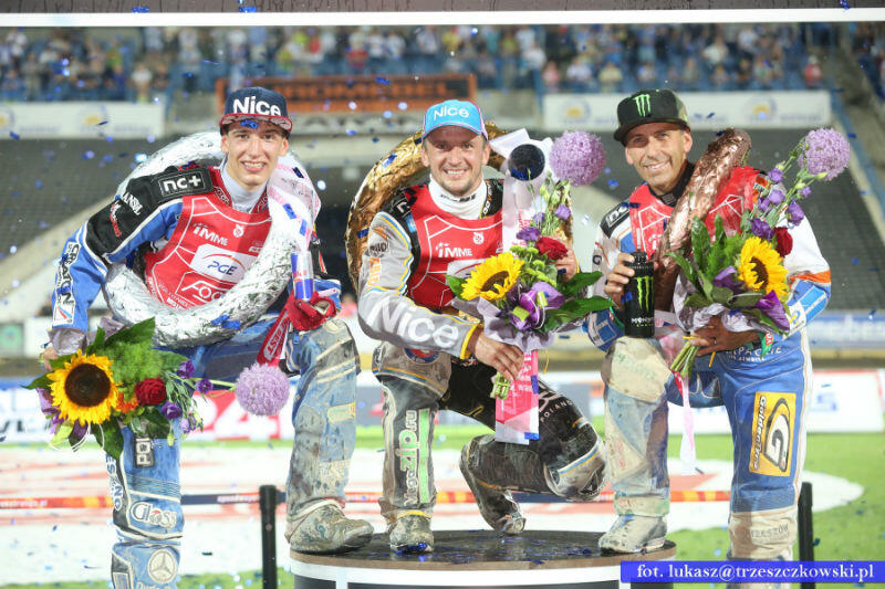 Podium z poprzedniej edycji, która odbyła się w 2015 roku w Lesznie: Piotr Pawlicki (był drugi), Grigorij Laguta (zwycięzca) i Greg Hancock (trzecie miejsce)