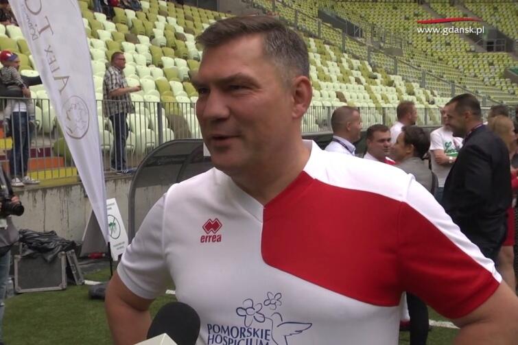 Dariusz Michalczewski ma w Trójmieście mocne nazwisko, którym chętnie wspiera ważne akcje charytatywne. Tym razem nie tylko grał, ale też dał na licytacji 3 tys. zł za hokejową koszulkę Mariusza Czerkawskiego.