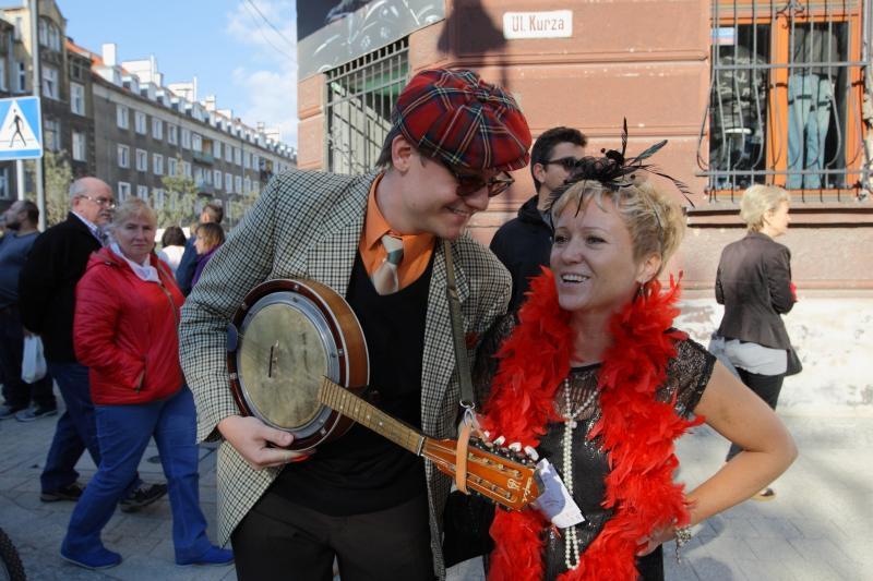 Tak mieszkańcy Gdańska bawili się podczas ubiegłorocznej edycji retro zabawy na Dolnym Mieście.