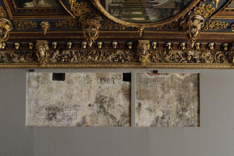 Pod obrazami w Sali Czerwonej skrywają się średniowieczne freski.