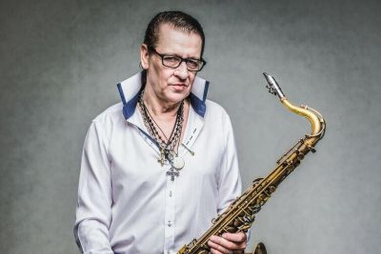Maciej Maleńczuk w klubie Stary Maneż w Gdańsku zaprezentuje się nie tylko jako wokalista, ale także... jako saksofonista.