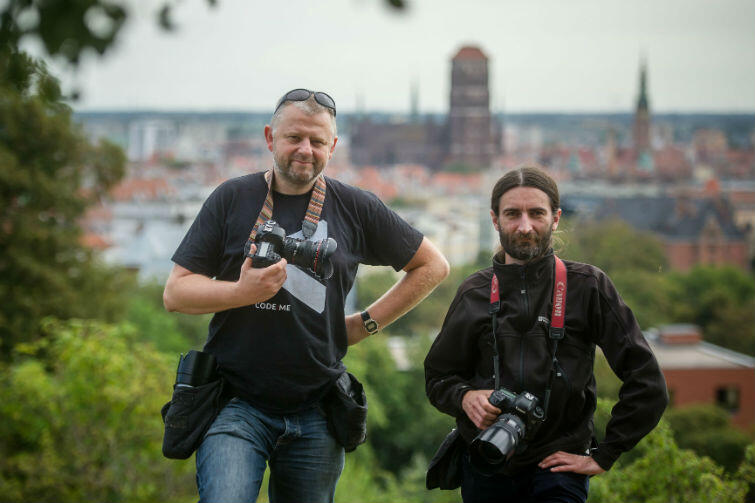 Grzegorz Mehring (z lewej) i Jerzy Pinkas - fotoreporterzy portalu www.gdansk.pl. Między innymi ich zdjęcia znalazły się w albumie poświęconemu arcybiskupowi Gocłowskiemu