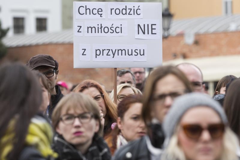Kwietniowy protest przeciwko projektowi nowej ustawy aborcyjnej na Targu Węglowym