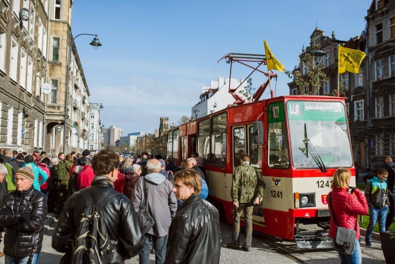 Stary tramwaj Konstal 105 Na jest dziś jedną z atrakcji turystycznych na Dolnym Mieście.