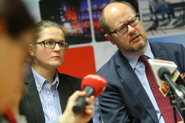 Miasto Gdańsk zdecydowało się na dofinansowanie zabiegów in vitro. Na zdjęciu - przewodnicząca klubu radnych PO Aleksandra Dulkiewicz i prezydent Paweł Adamowicz