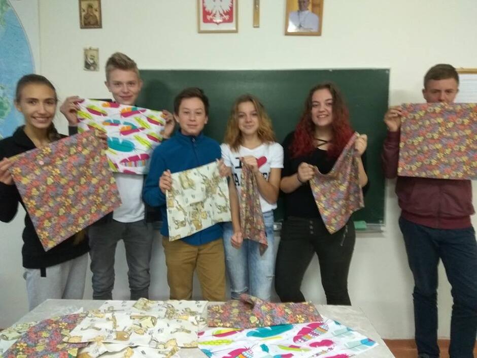 Gdański Caritas kupi poduszki, wolontariusze skompletują poszewki z jaśkami, zapakują i rano w Wigilię przekażą potrzebującym