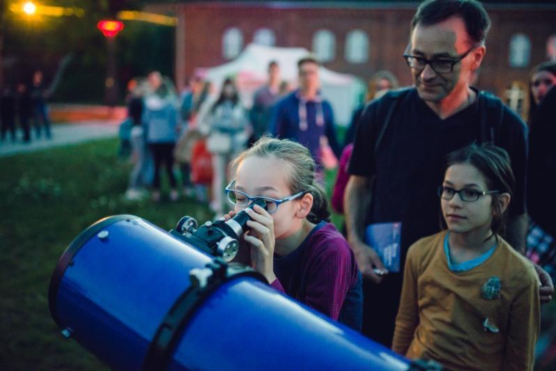 W dniu 9 sierpnia 2016 r. w Centrum Hewelianum mieszkańcy i turyści uczestniczyli w akcji Nocne podglądanie wszechświata