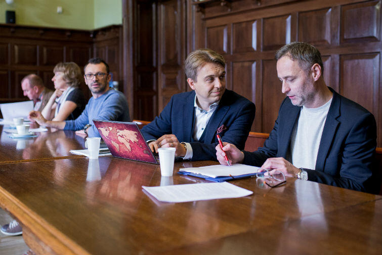 W zespole powołanym przez Prezydenta Miasta Gdańska zasiada dwanaście osób. Na zdjęciu od prawej: dr Marek Jankowski, dr Michał Brzeziński i dr Andrzej Hajdusianek