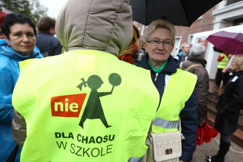 Październik 2016 r. - protest ZNP pod Pomorskim Urzędem Wojewódzkim w Gdańsku