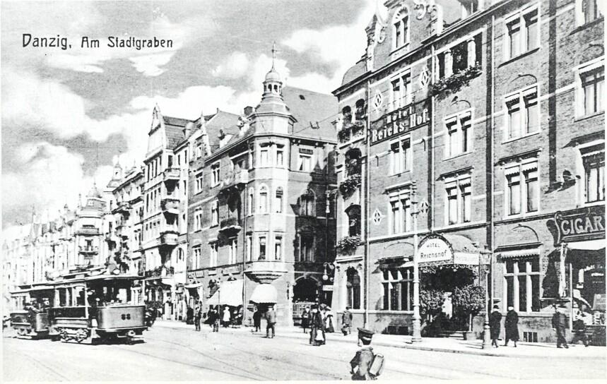 Podwale Grodzkie, naprzeciw Dworca Głównego, w hotelu Reichshof