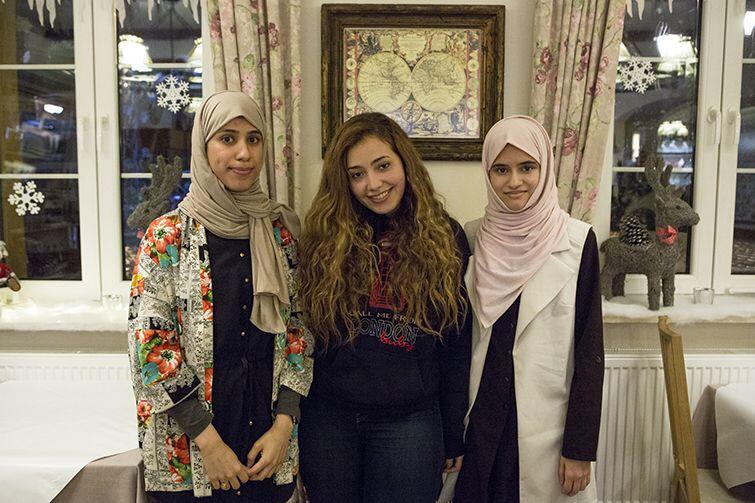 Od lewej: Hawra, Yasmin i Ahlam. Saudyjskie studentki medycyny w Gdańsku, tu we włoskiej restauracji La Cantina położonej tuż przy GUM