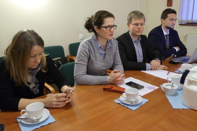 Aleksandra Dulkiewicz (druga z lewej) przewodnicząca zespołu ds wsparcia leczenia niepłodności w Gdańsku 