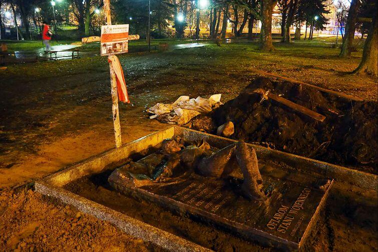 Pomnik upamiętniający Antoniego Browarczyka i pozostałe ofiary stanu wojennego w Gdańsku zostanie odsłonięty 13 grudnia na Targu Rakowym