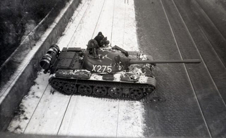 Stan wojenny: jeden z wielu czołgów na gdańskiej ulicy
