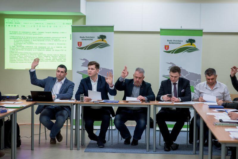 Radni zaprosili na czwartkową sesję zastępcę prezydenta Gdańska Piotra Grzelaka (drugi z prawej) i zastępcę dyrektora Zarządu Transportu Miejskiego Sebastiana Zomkowskiego (pierwszy z prawej)