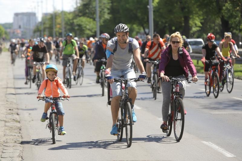 Gdańska rowerowa rodzina podczas XX Wielkiego Przejazdu Rowerowego, 12 czerwca 2016 r.