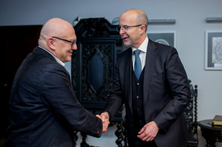 Ambasador Knott w czasie spotkania z Wiesławem Bielawskim, zastępcą prezydenta Gdańska ds. polityki przestrzennej