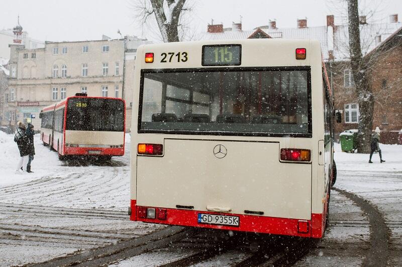 Autobus linii 115 startuje spod dworca PKP Gdańsk Wrzeszcz