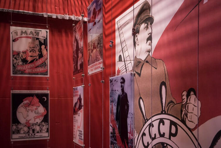 Wystawa główna MIIWŚ już gotowa! Na zdjęciu sala poświęcona sowieckiej propagandzie przed wojną i w jej trakcie