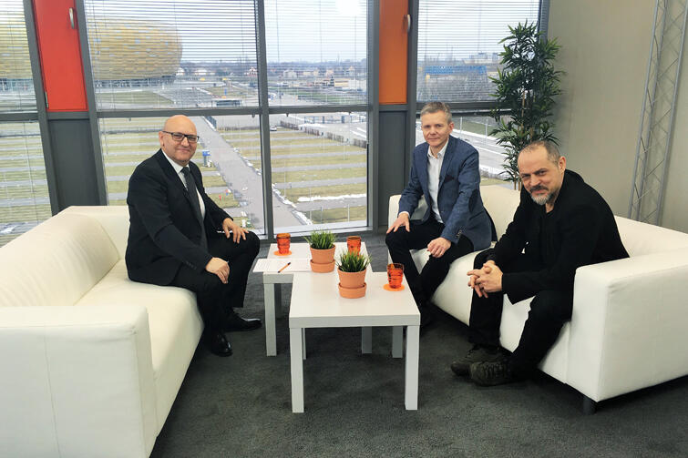 Na zdjęciu (od lewej) prowadzący program Marek Wałuszko oraz dr Janusz Marszalec i prof. Rafał Wnuk 