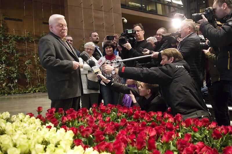 Prezydent Lech Wałęsa był wzruszony gestem internautów
