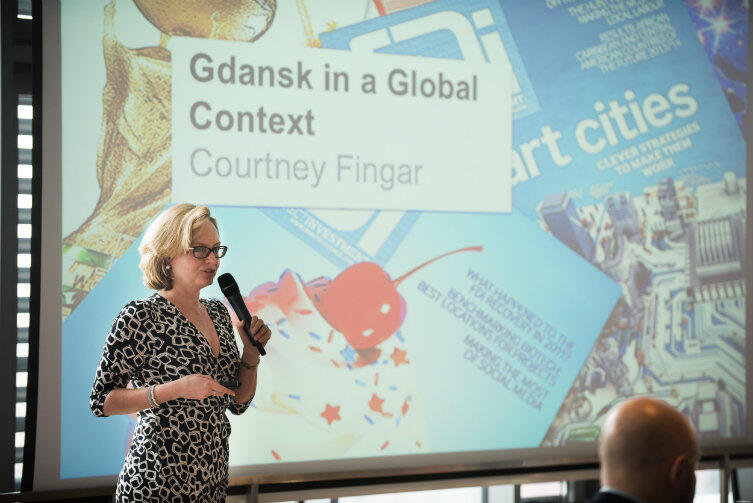 Courtney Fingar, redaktor naczelna fDi Intelligence, była w Gdańsku w zeszłym roku i wyjaśniała podczas wykładu, jak Gdańsk może podnieść swoją  atrakcyjność inwestycyjną