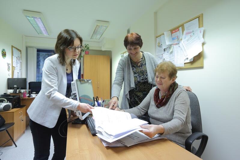 Od lewej: Małgorzata Sacharczuk, Urszula Borowska i Luba Waselina zapraszają do Centrum Pracy Socjalnej nr 9 MOPR