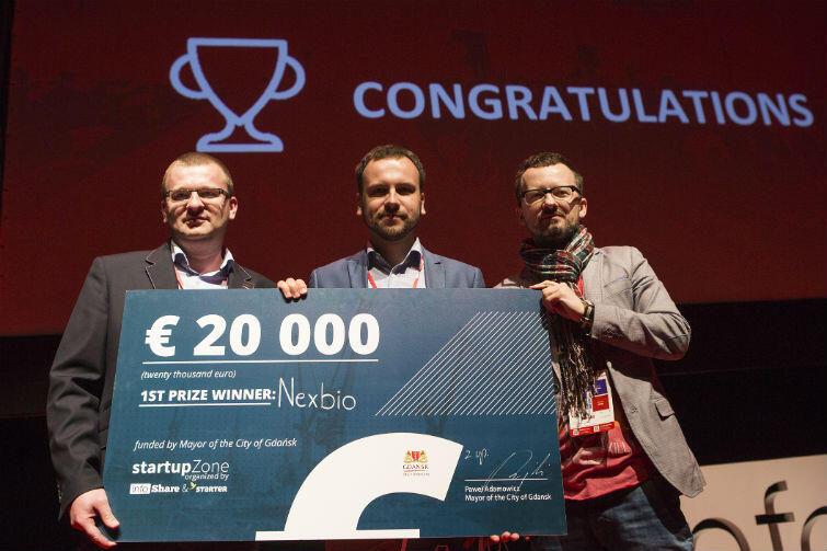 Smak zwycięstwa - 20 tys. euro nagrody infoShare Startup Contest trafiło w 2016 r. do Nexbio, nz. Marcin Stachyra (Managing Director), Adam Kuzdraliński (Chairman, Co-founder) i Michał Nowak (R&D Executive Assistant)