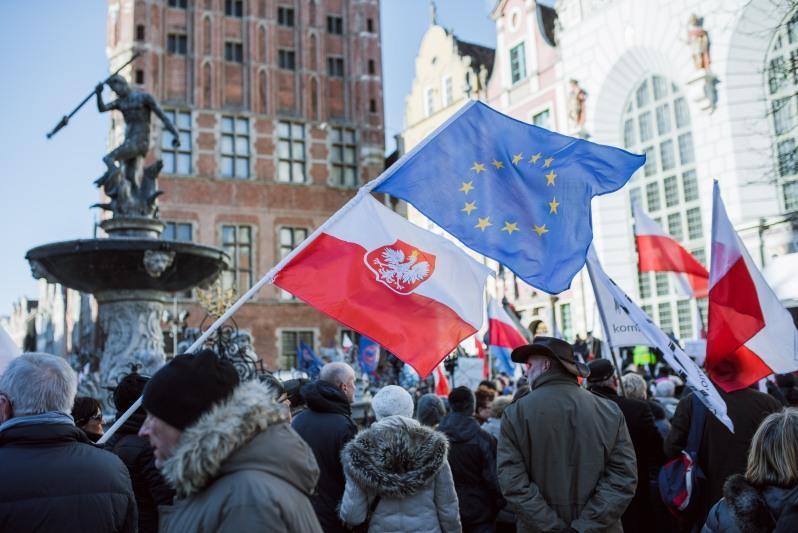 Prezydent Paweł Adamowicz apeluje o zamanifestowanie jedności Polaków z Unią Europejską