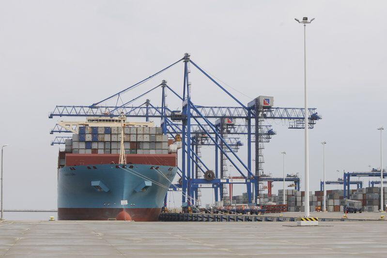 Nabrzeża terminala DCT w Porcie Północnym i największy kontenerowiec w historii gdańskich przeładunków Maersk Elba