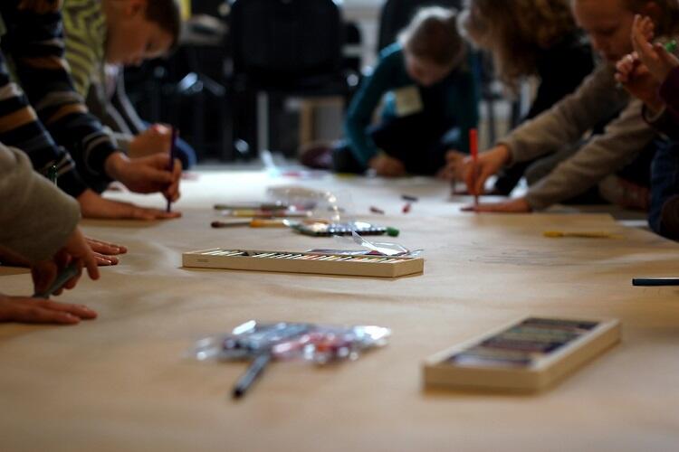 Dzieci podczas warsztatów poprzez zabawę poznają litewską literaturę i tradycję