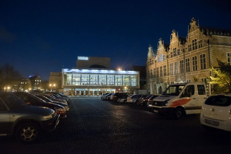 Targ Węglowy w Gdańsku: czy ten parking dałoby się zamienić na ładny, przyciągający mieszkańców deptak?