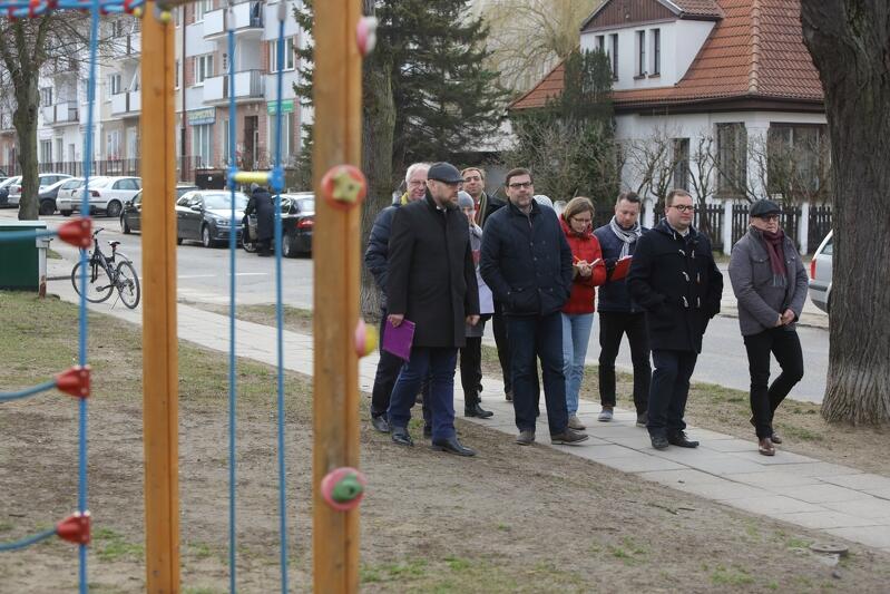 Przed tygodniem odbył się tzw. spacer gospodarski po Oliwie. Wziął w nim udział m.in. zastępca prezydenta Gdańska Wiesław Bielawski