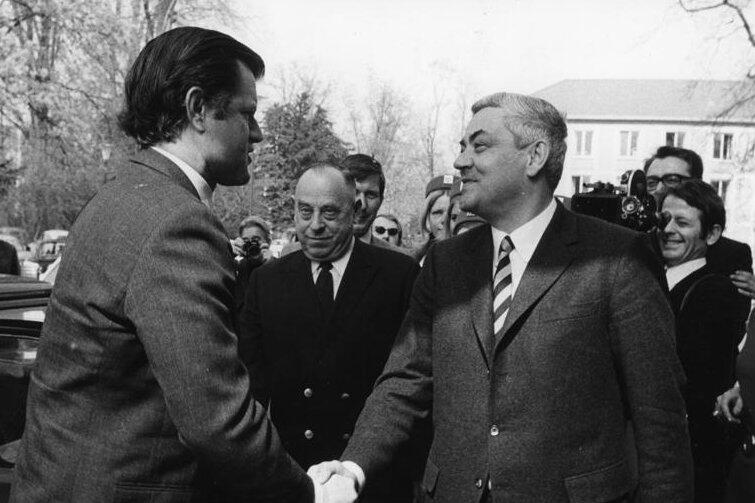 Horst Ehmke wita się z senatorem Tedem Kennedy'm. Bonn, kwiecień 1971 r.