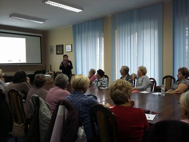 Psycholog Marzena Paluch prowadzi wyklady dla seniorów w Gdańskim Ośrodku Promocji Zdrowia  