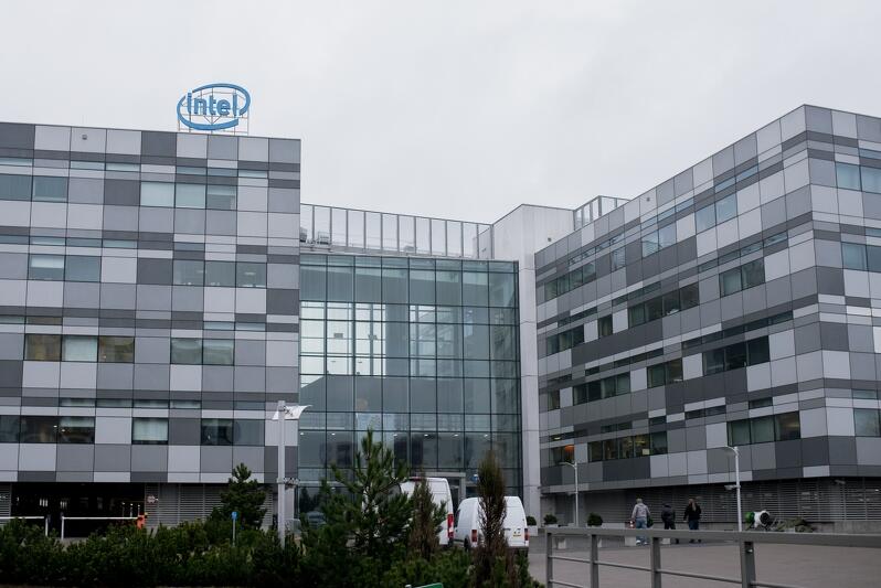 Intel zatrudnia obecnie ponad 1800 pracowników w Gdańsku na kampusie przy lotnisku oraz w biurowcu Tryton