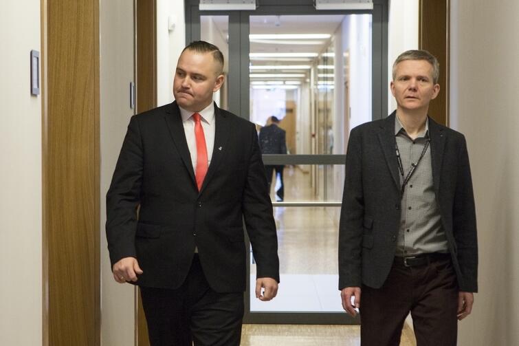 Czwartek, 6 kwietnia 2017. Karol Nawrocki - nowy dyrektor MIIWŚ (po lewej) i Janusz Marszalec - już były wicedyrektor placówki