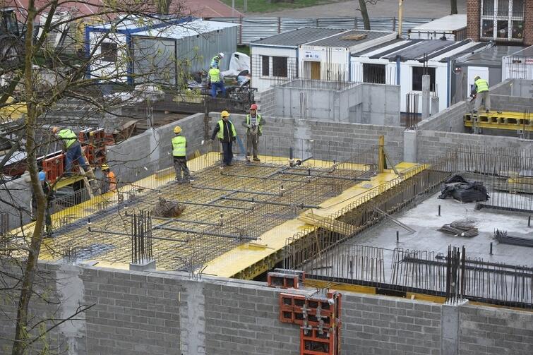Prace budowlane przy pływalni na Stogach rozpoczęły się w lutym br. i potrwają, według planów, do listopada