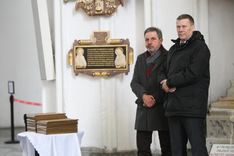 Inicjatorami przywrócenia gwiazd na sklepieniu kościoła NMP w Gdańsku jest Stowarzyszenie Przyjaciół Bazyliki Mariackiej, nz. od lewej Krzysztof Zwara (wiceprezes) oraz Wiktor Hajduk (prezes)
