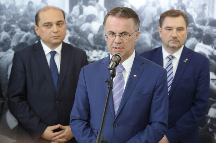 Od lewej: Basil Kerski, dyrektor ECS, Jarosław Sellin, wiceminister kultury i Piotr Duda, przewodniczący NSZZ Solidarność