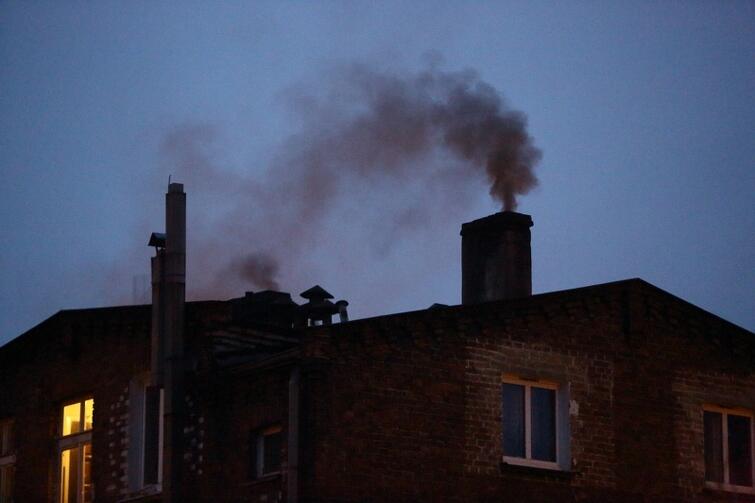 Wbrew pozorom zwykły dym z domowyh pieców ma ogromny wpływ na parametry powietrza. Wystarczy pomyśleć, że w sezonie grzewczym kopci się tak z 10 tysięcy kominów w Gdańsku