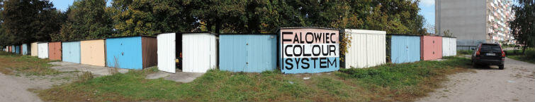 Efekt pracy artystki Karoliny Szejnoch z mieszkańcami nad kolorystyką garaży w ramach przedsięwzięcia pt.'Falowiec, Kolor system', 2013