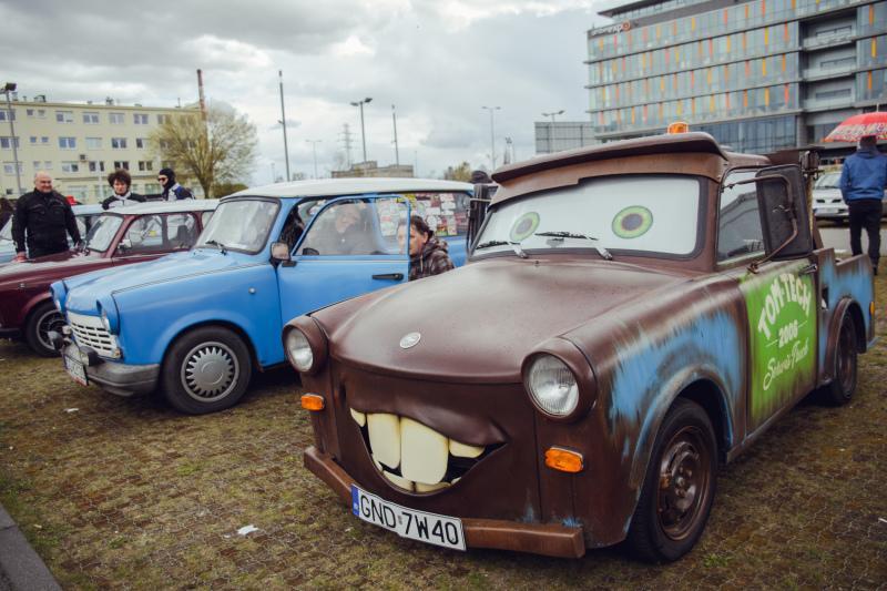 Stare, ale jare. Na parkingu przed Stadionem Energa Gdańsk w dniu 23 kwietnia spotkali się fani motoryzacji, przede wszystkim starych aut
