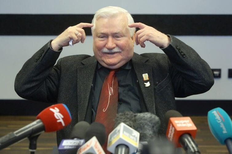 Lech Wałęsa 7 lutego 2017 w ECS namawiał dziennikarzy, żeby pomyśleli logicznie: dlaczego rzekomy agent SB miałby rozmontować system, któremu niby wiernie służył?