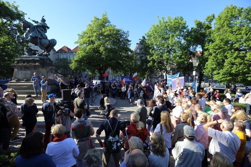 Czarny Dzień Matki w Gdańsku. Protest przeciwko reformie edukacji