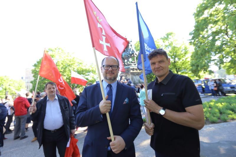 W proteście uczestniczyli m.in. prezydent Gdańska Paweł Adamowicz i Adam Korol, poseł PO