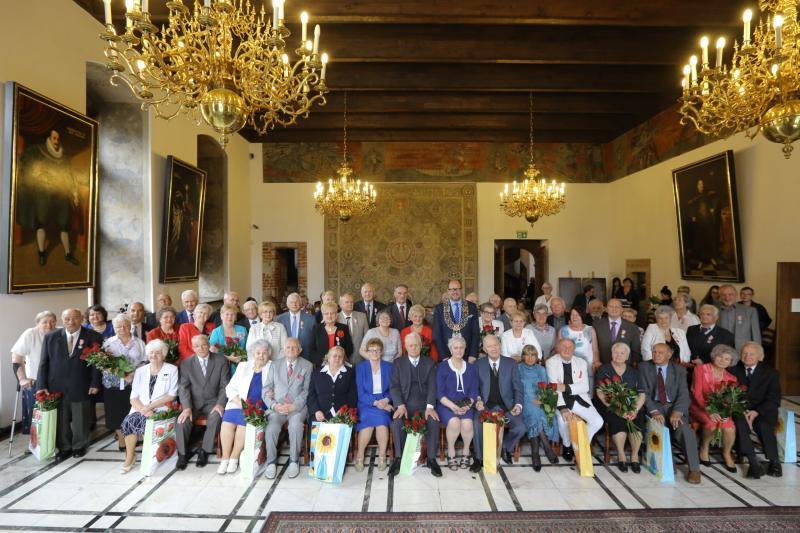 Wspólne zdjęcie jubileuszowych małżeństw z prezydentem Gdańska to już tradycja. Gratulujemy i życzymy zdrowia wszystkim laureatom!